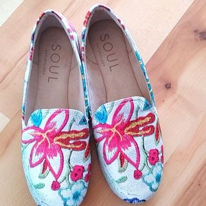 Gorgeous floral flats